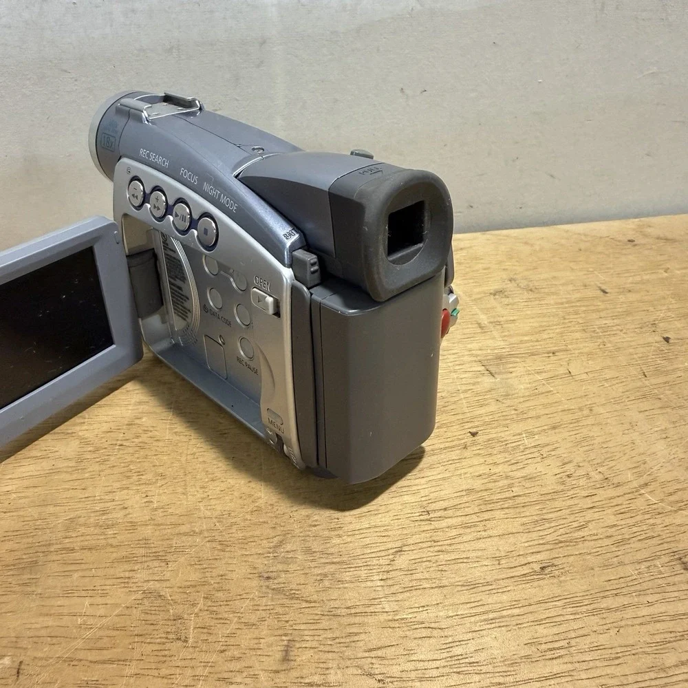Canon NTSC ZR80 Silver 2.5″ LCD 360x Digi Zoom Handheld MiniDV Camcorder Tested